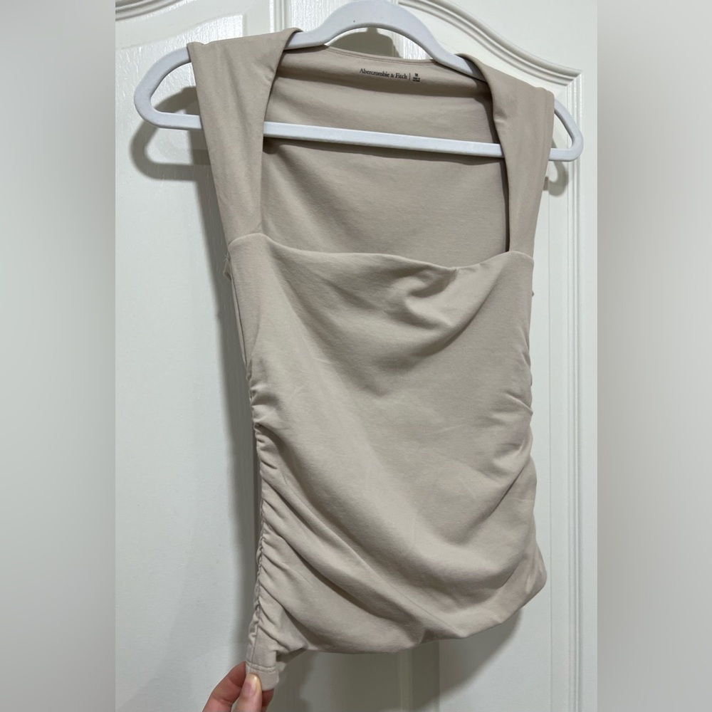 Abercrombie & Fitch Taupe Sleeveless Ruched Top - Picture 2 of 5